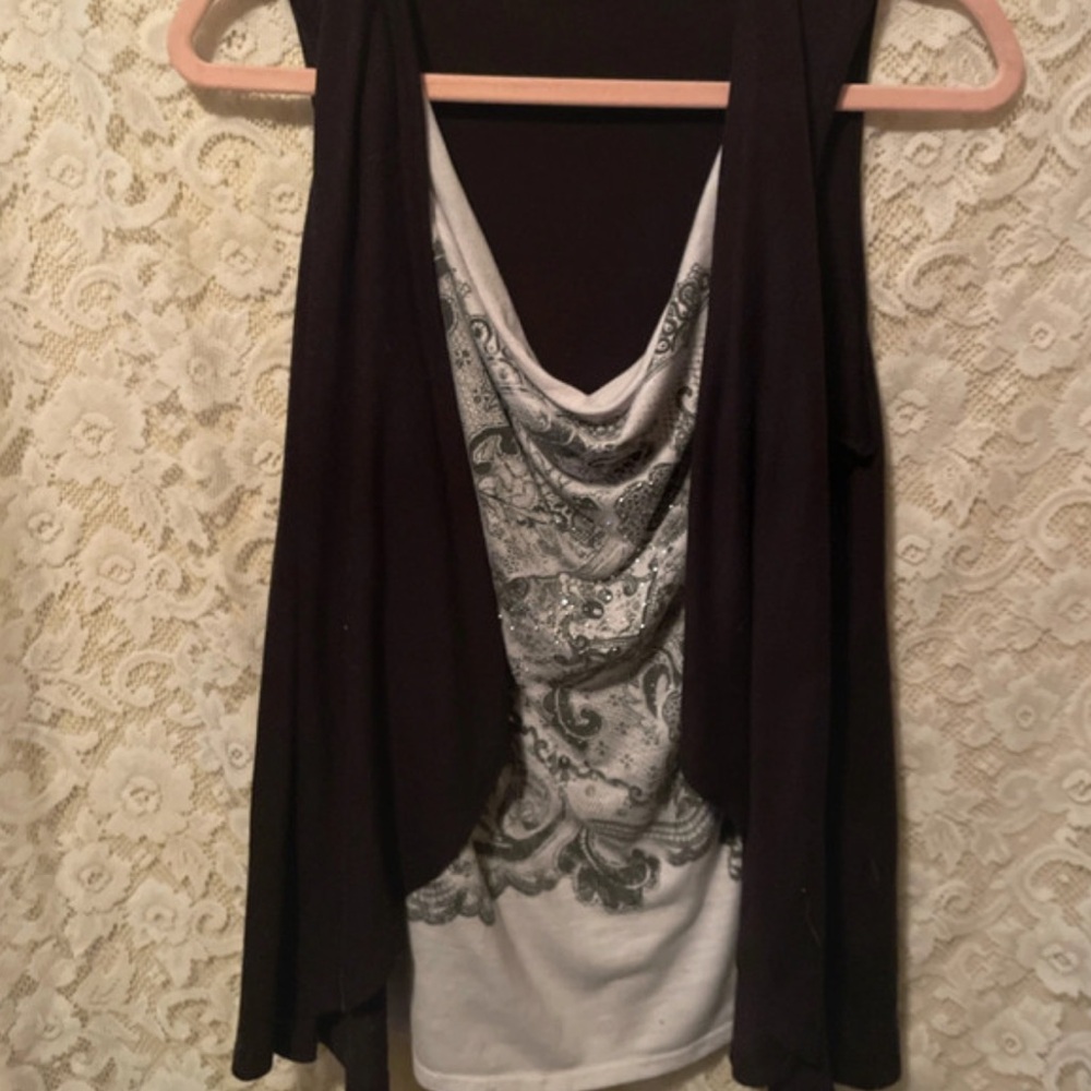 Y2K Vintage Style Black and White Layered Sleeveless Top with Paisley Design